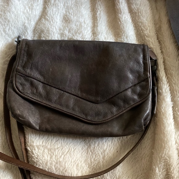 AUNTS AND UNCLES Handbags - Gorgeous smooth tan leather crossbody bag from Aunts & Uncles NEW